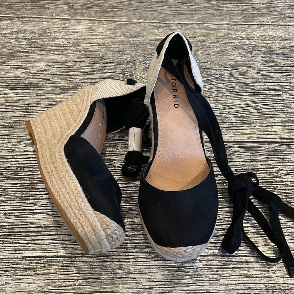 Torrid 9WW 9 Wide Sexy Black Platform Espadrille Canvas Wedge 4" Heel Shoes